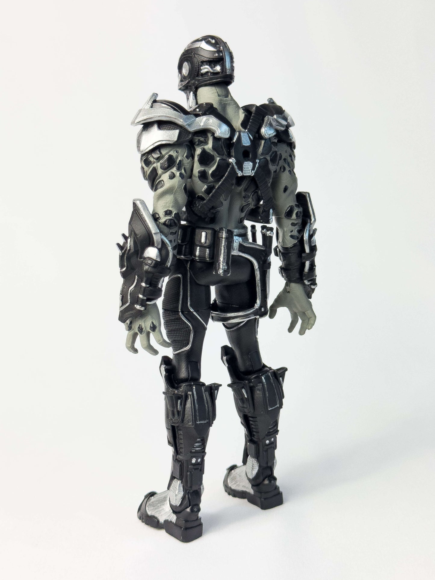 Legendari Gatekeeper Action Figure