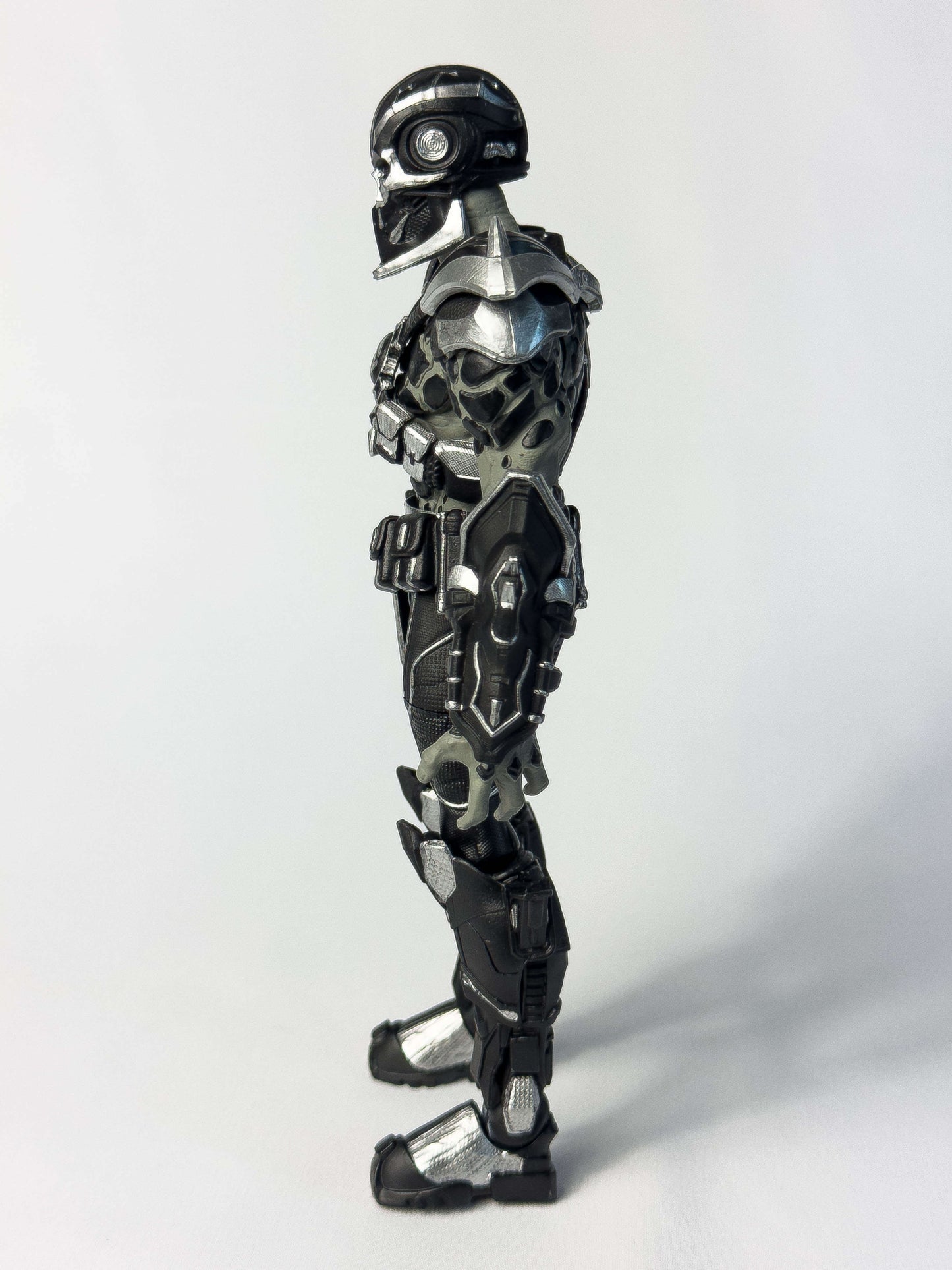 Legendari Gatekeeper Action Figure