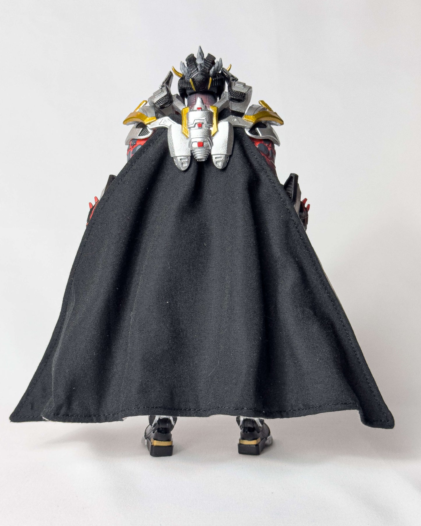 Legendari Kael Darkhelm Action Figure [PRE-ORDER]