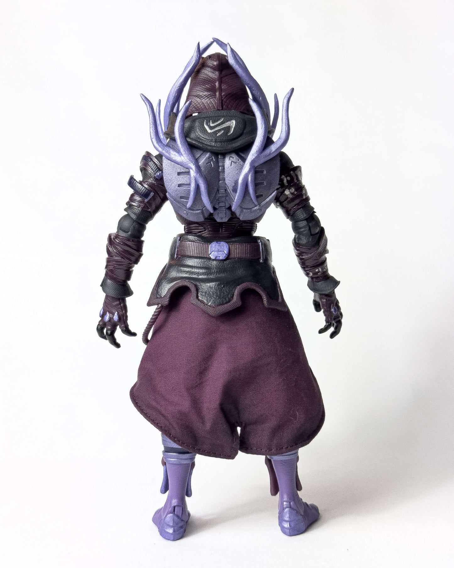 Legendari Pale King Action Figure [PRE-ORDER]